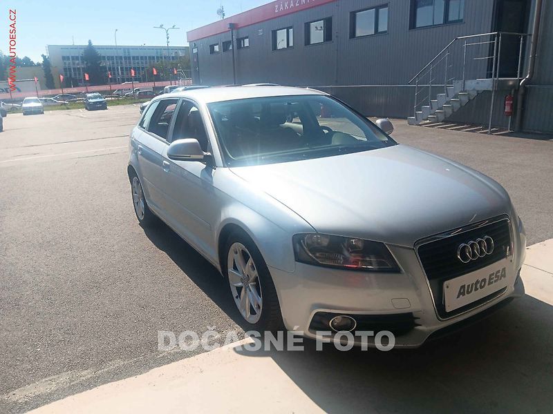 Audi A3 (2008) 2.0TDi, servis.kniha - fotka 1 z 3