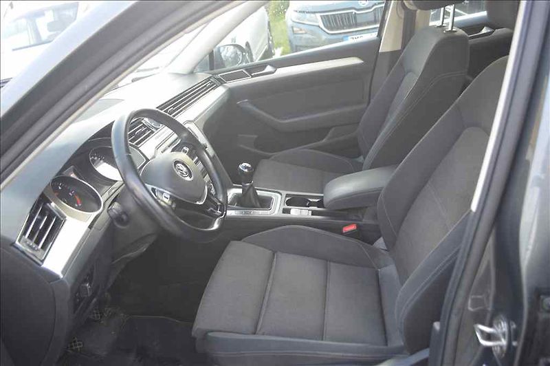 Volkswagen Passat (2017) VARIANT1,6 TDI BMT - fotka 18 z 22