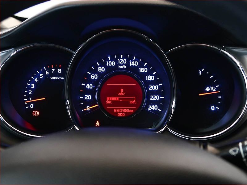Kia Ceed (2016) Silver 1.6 GDI, Serv.kniha - fotka 11 z 14