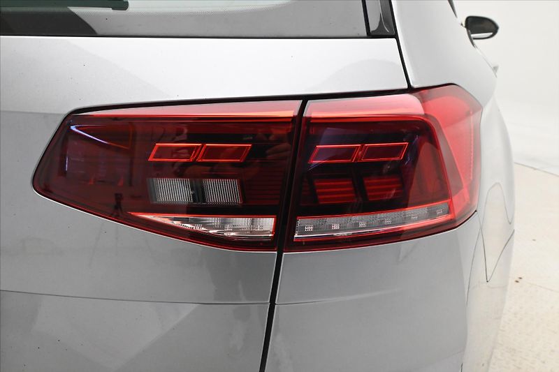 Volkswagen Passat 2,0 TDI 110 KW DSG Business Zá - fotka 31 z 32