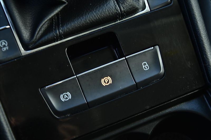 Škoda Superb 2.0TDi BIXENON KŮŽE ACC ČR - fotka 21 z 29