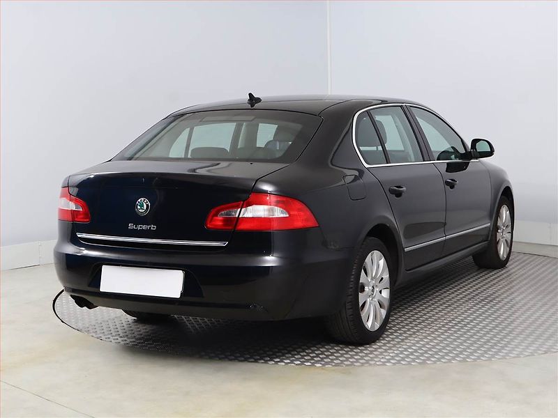 Škoda Superb (2011) Elegance 1.4 TSI, Navi, Xenony - fotka 5 z 23