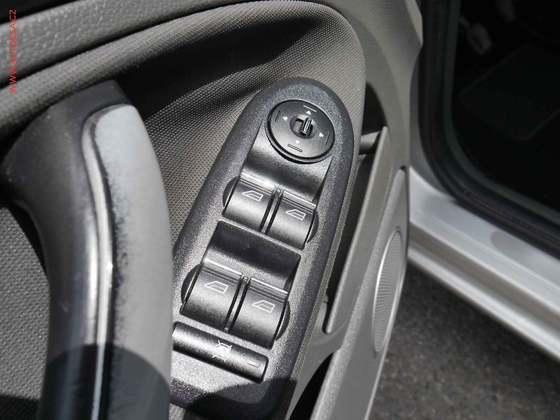 Ford C-MAX (2009) 2.0 i, AC, temp - fotka 12 z 16