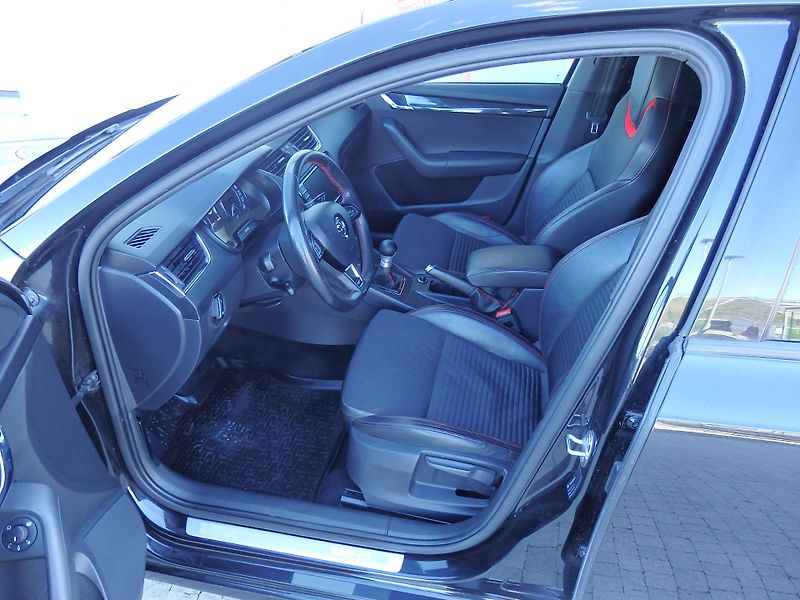 Škoda Octavia 2.0 TDI RS 135 kW NAVIGACE - fotka 9 z 22