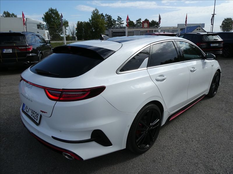 Kia ProCeed 1,6 T-GDI 150kW GT ZÁRUKA - fotka 9 z 50