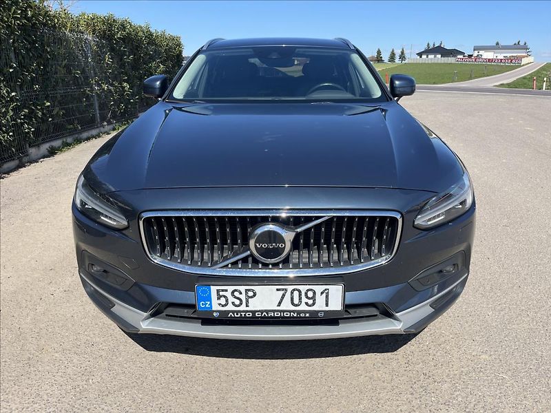Volvo V90 2,0 B4 145KW CROSS COUNTRY DPH - fotka 2 z 43
