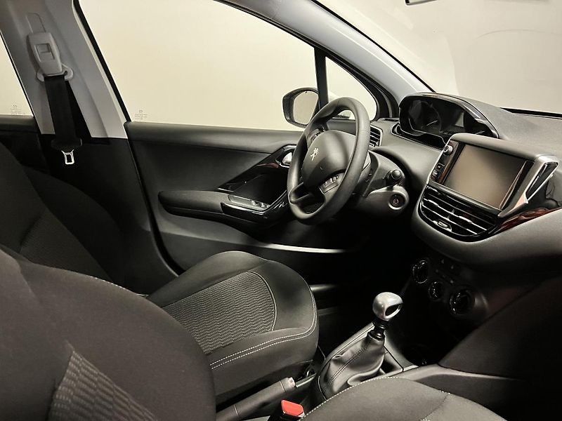Peugeot 208 (2019) Active 1.5 Bluehdi 1 MAJ ČR - fotka 22 z 25