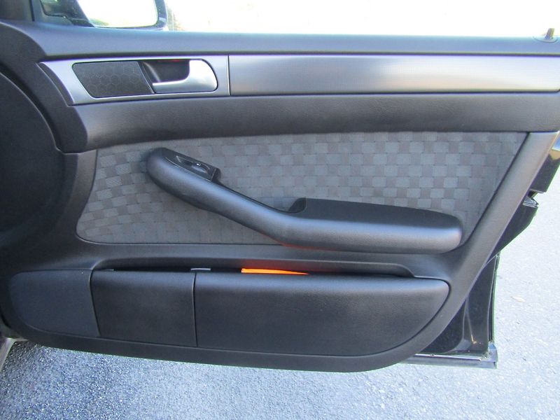 Audi A6 (2003) 1.9 TDI 96kW 2 SADY PNEU - fotka 25 z 33