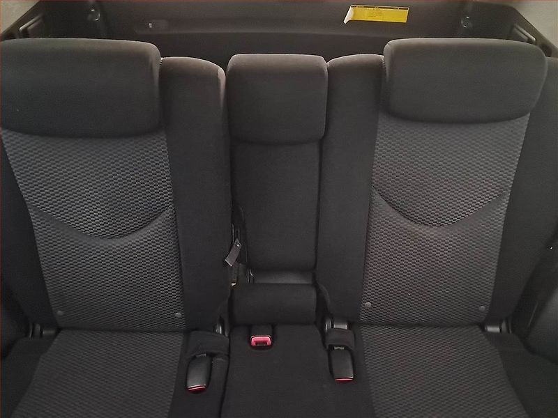 Toyota RAV4 (2006) 2.2 D-4D, 4X4 - fotka 10 z 17