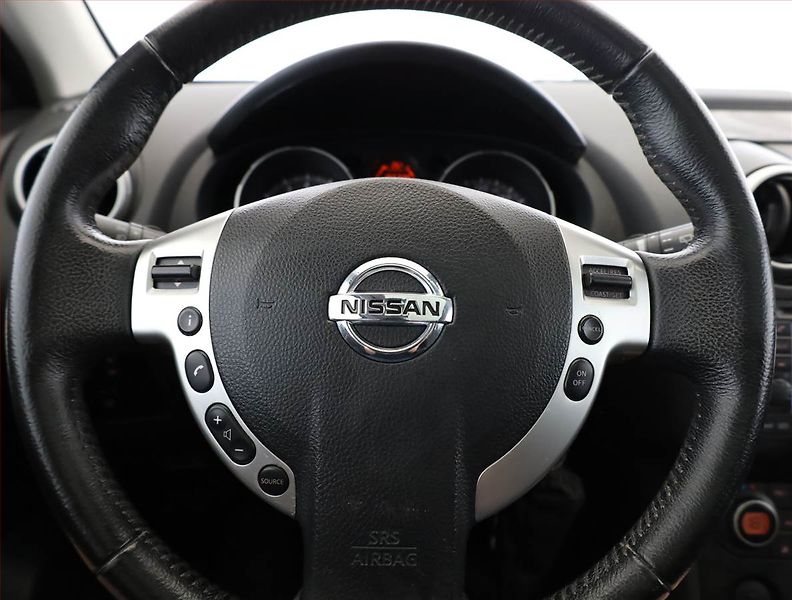 Nissan Qashqai (2009) 1.6, Serv.kniha, Tempomat - fotka 8 z 17