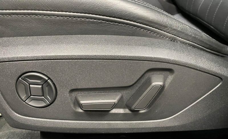 Audi A6 45TFSI quattro B&O HuD Matrix - fotka 8 z 12
