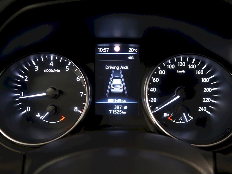 Nissan Qashqai (2021) 1.3DiG-T 103KW TAŽNÉ 360*CAMER - fotka 21 z 33