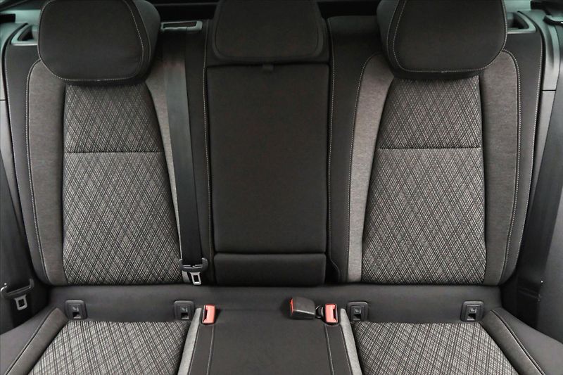 Škoda Karoq 2,0 TDI 110kW DSG 4x4 STYLE Zá - fotka 28 z 32