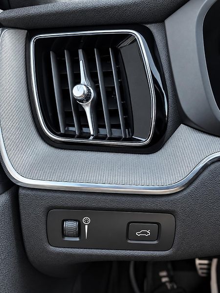 Volvo XC60 (2021) Mild-hybrid 220kW - fotka 15 z 30