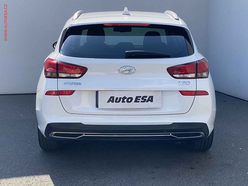 Hyundai i30 (2022) 1.5 T-GDi, Smart, kamera - fotka 5 z 17