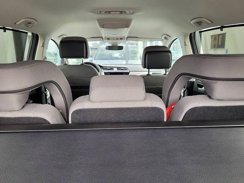 Volkswagen Touran 1.5 TSI DSG R-Line 7míst TAŽNÉ - fotka 39 z 50