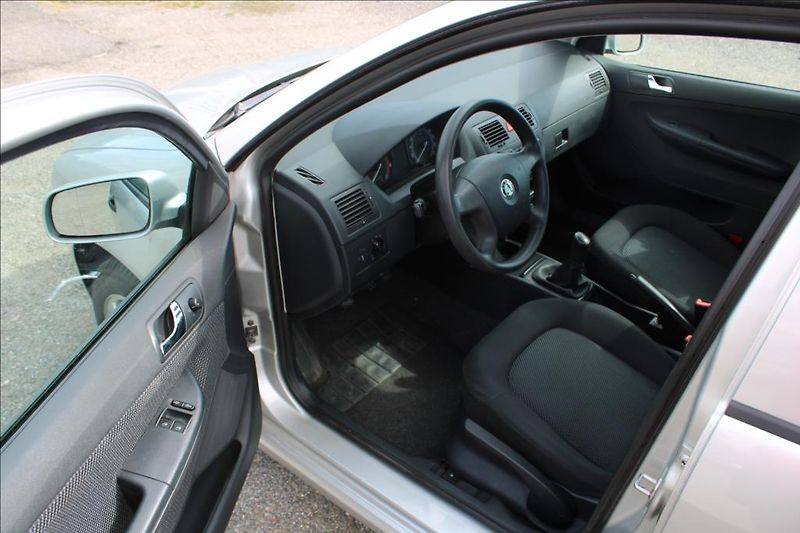 Škoda Fabia 1,4 i 16V  ROZVODY, STK 2/2028 - fotka 9 z 27