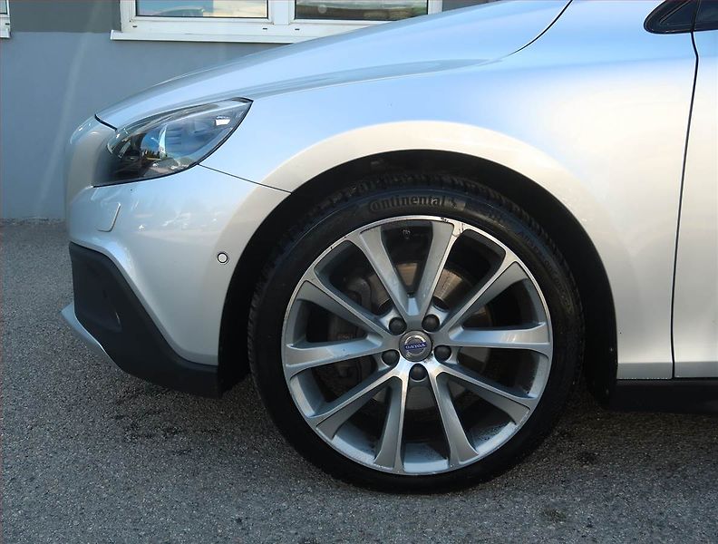 Volvo V40 (2015) 2.0 T5, 4X4, Automat - fotka 15 z 19