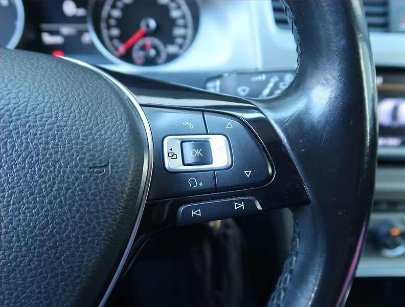 Volkswagen Golf (2014) 1.6 TDI, Navi, Tempomat - fotka 18 z 23