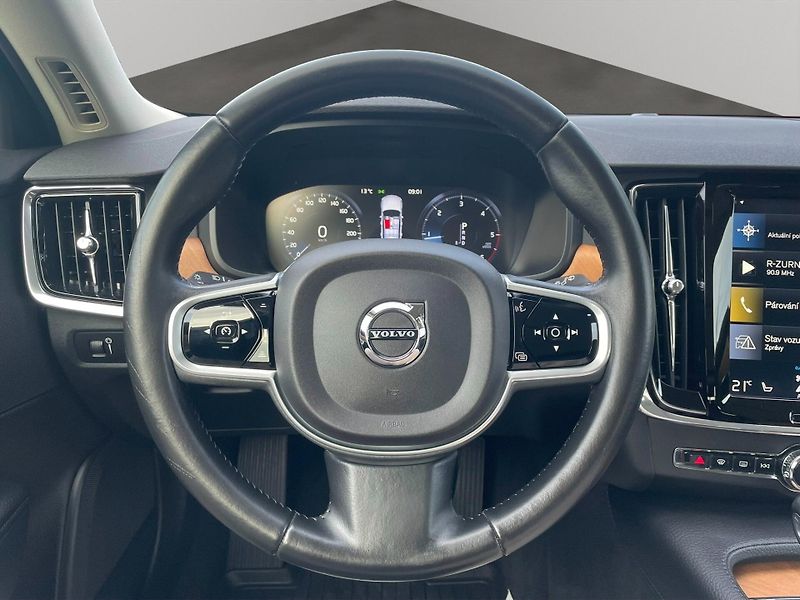 Volvo V90 (2018) D4, 140kW, Momentum - fotka 10 z 28