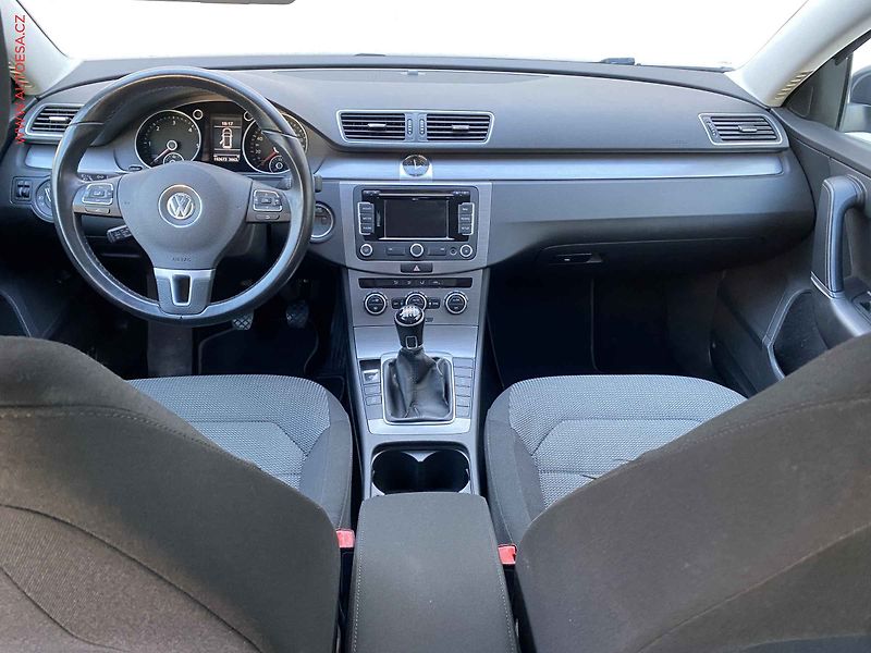 Volkswagen Passat (2013) 1.6 TDi, Comfortline, navi - fotka 8 z 18