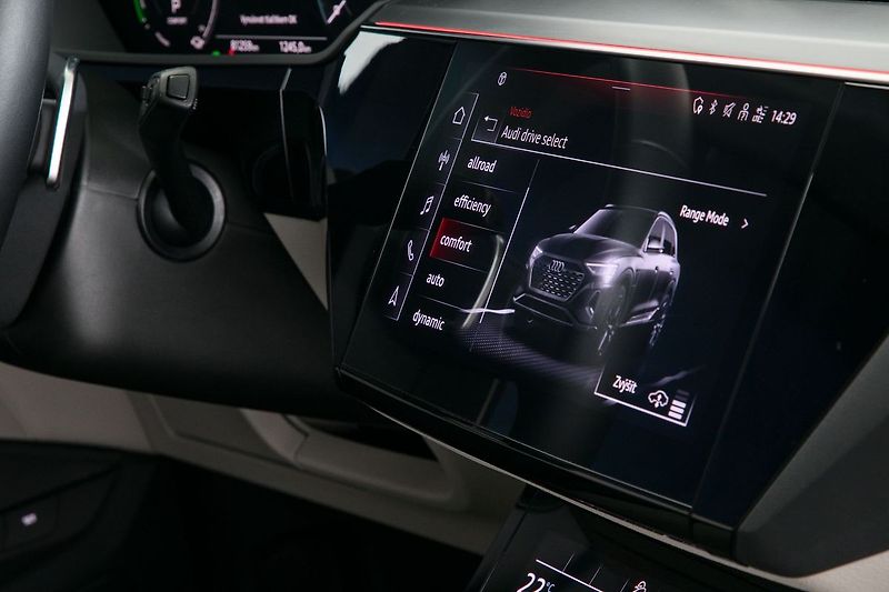 Audi e-tron 55 300kW Ventilace Matrix 360 - fotka 35 z 48