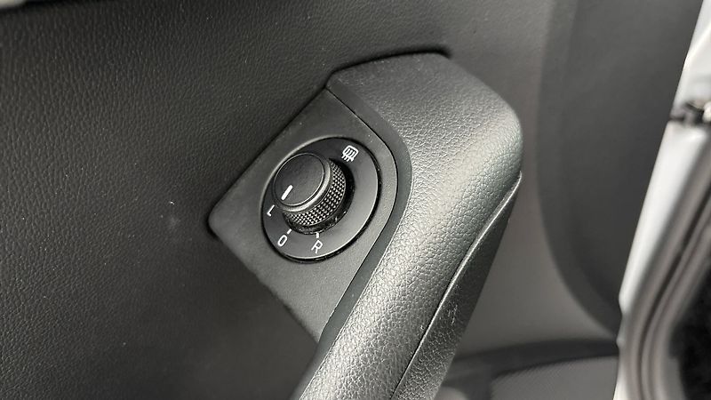 Škoda Octavia 1.6 TDI Ambition Combi - fotka 21 z 24