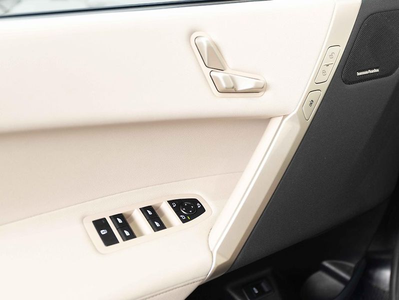 BMW iX xDrive50 - fotka 15 z 22