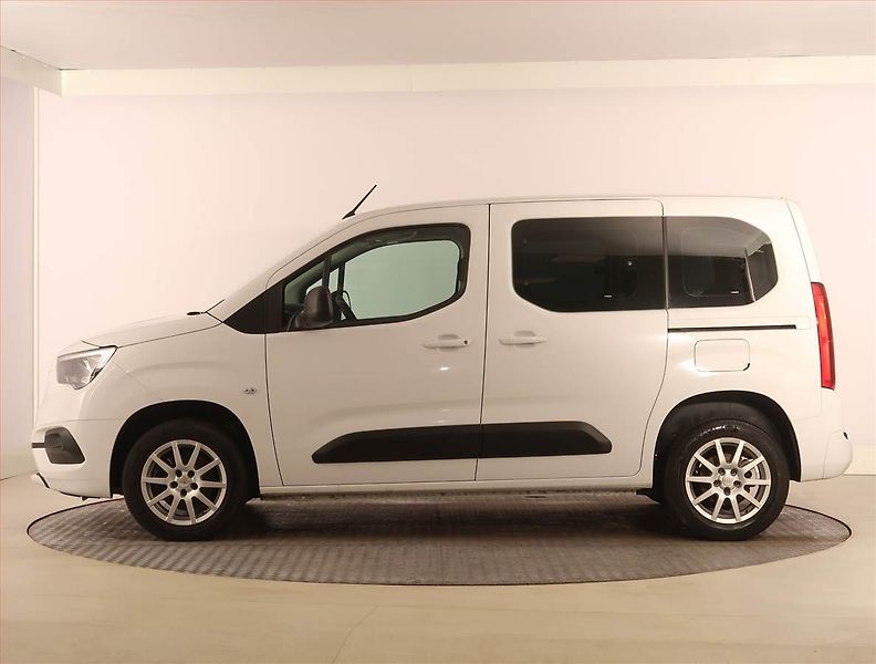Opel Combo (2023) Edition 1.5 CDTI, 5Míst, ČR - fotka 3 z 21