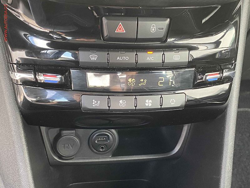 Peugeot 208 (2016) 1.2PT, Allure, navi, kamera - fotka 14 z 18