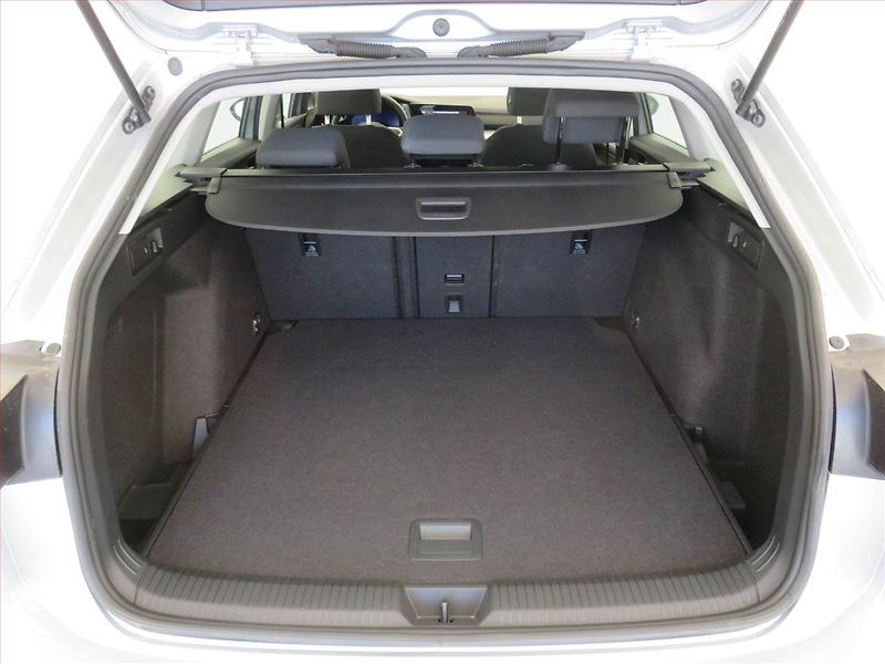 Volkswagen Golf (2021) Life 1.5 eTSI - fotka 14 z 17