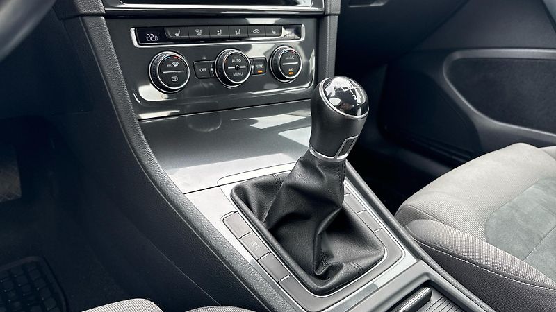 Volkswagen Golf (2019) 1.6 TDI REZERVNÍ KOLO - fotka 19 z 22