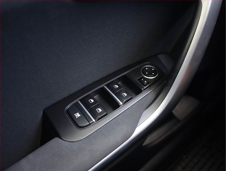 Kia Ceed (2023) 1.5 T-GDI, Serv.kniha - fotka 15 z 18