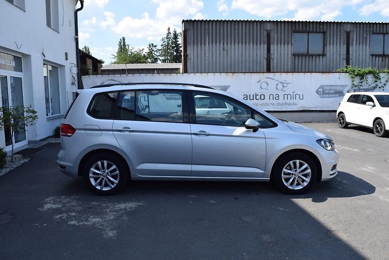 Volkswagen Touran (2019) 1.5TSI 110kw CLBMT 7MÍST TAŽNÉ - fotka 6 z 46