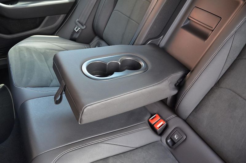 Volkswagen Arteon (2022) 1.5 TSi 110kW R-LINE / ČR  - fotka 15 z 42