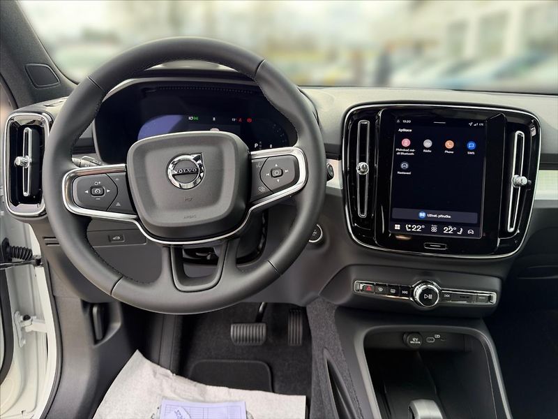 Volvo XC40 2,0 Plus B3 Black Edition 3760 - fotka 10 z 14