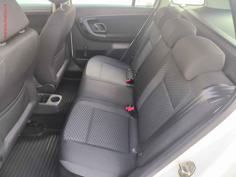 Škoda Fabia (2011) 1.6 TDI, ČR, Klima - fotka 10 z 15