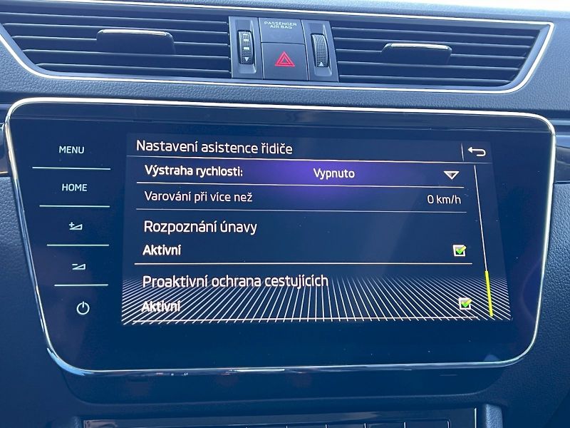 Škoda Superb (2018) L&K 2.0 TDI 140kW DSG 4x4 Comb - fotka 18 z 35