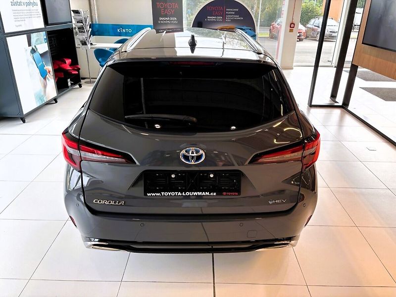 Toyota Corolla 1,8   TS Style HEV - fotka 6 z 9