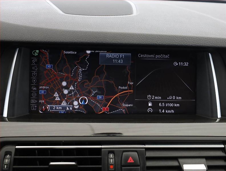 BMW Řada 5 (2016) 520d xDrive, 4X4, Automat, ČR - fotka 14 z 20