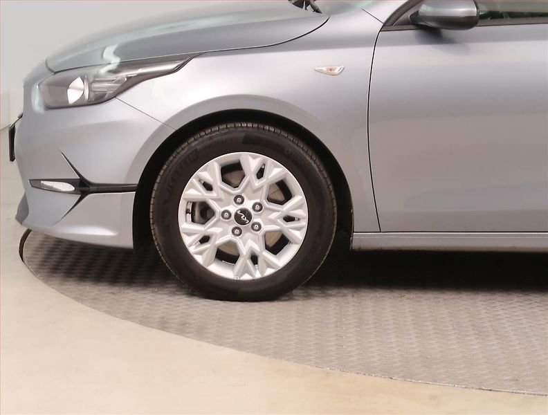 Kia Ceed (2023) Spin 1.0 T-GDI, SPIN, DPH - fotka 14 z 15