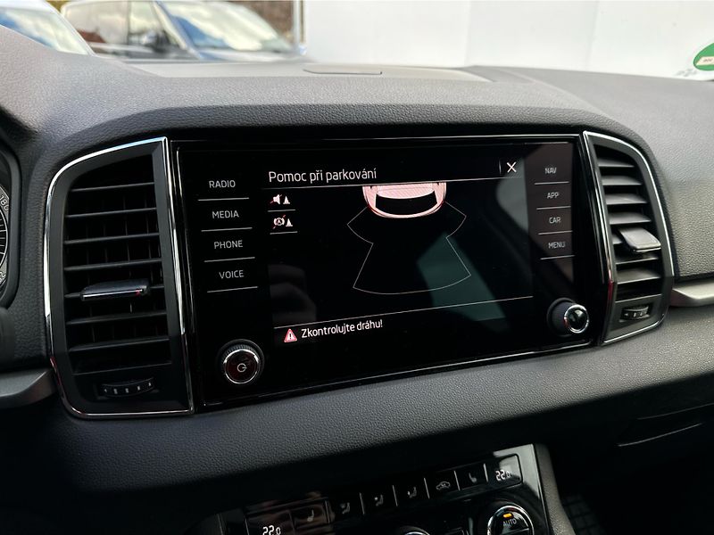 Škoda Karoq 2,0TDi 110kW AMBITION 125 LET - fotka 14 z 23