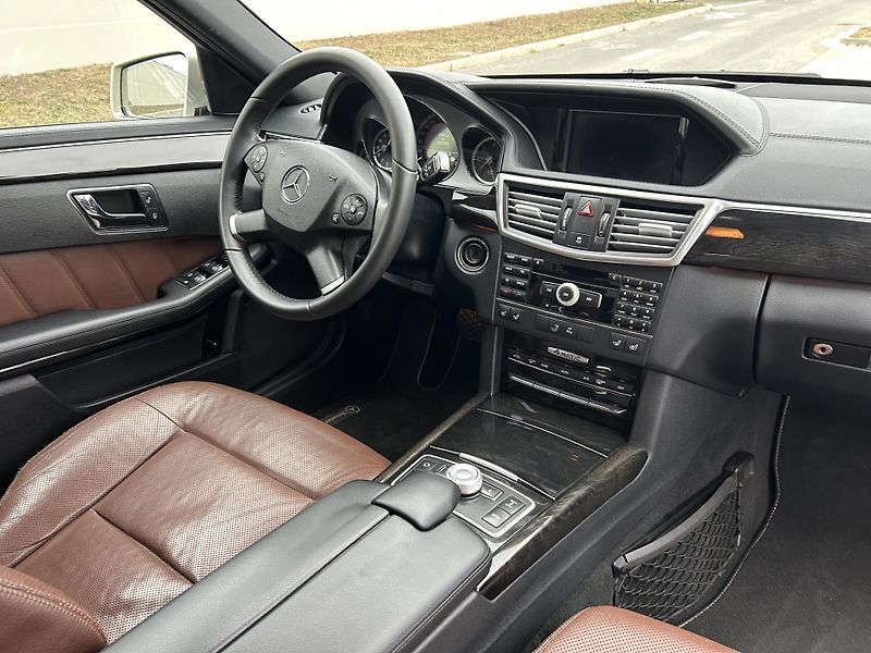 Mercedes-Benz Třídy E E350 CDI BlueEFFICIENCY 4Matic - fotka 11 z 45
