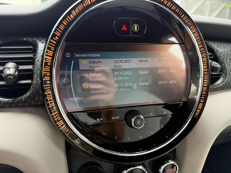 Mini Cooper SE 135 kW HUD REZERVACE - fotka 19 z 33