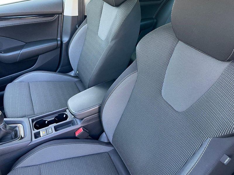 Škoda Octavia (2021) IV Com.2.0TDi Navigace! PDC! - fotka 17 z 36