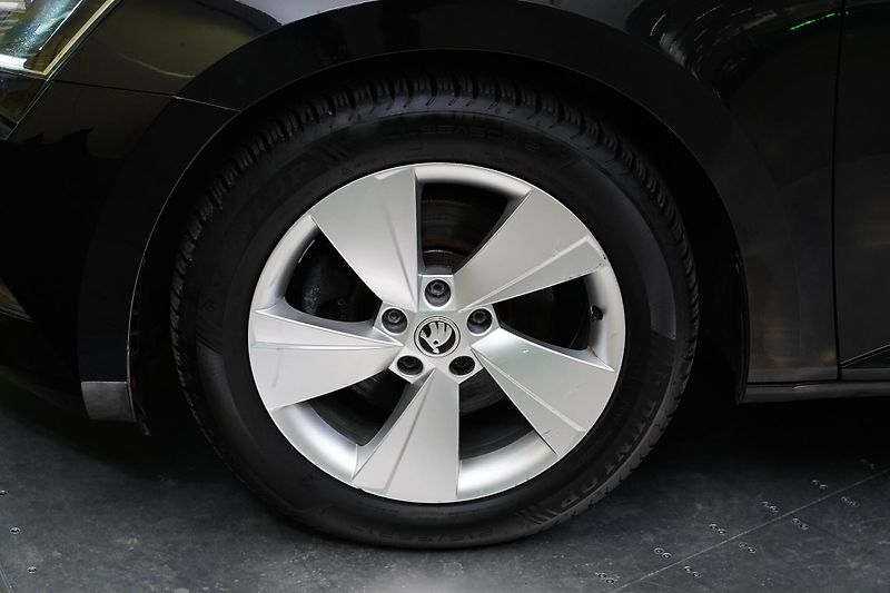 Škoda Superb - fotka 10 z 28