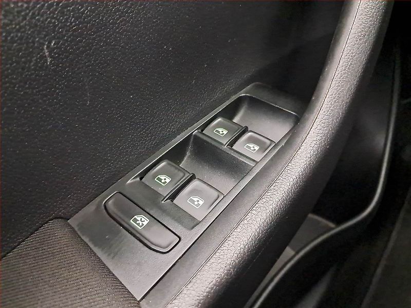 Škoda Fabia (2021) Monte Carlo 1.0 TSI, Kůže - fotka 17 z 17