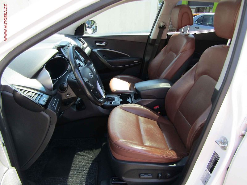 Hyundai Santa Fe (2015) 2.2 CRDi 4x4, AT, panor - fotka 9 z 25