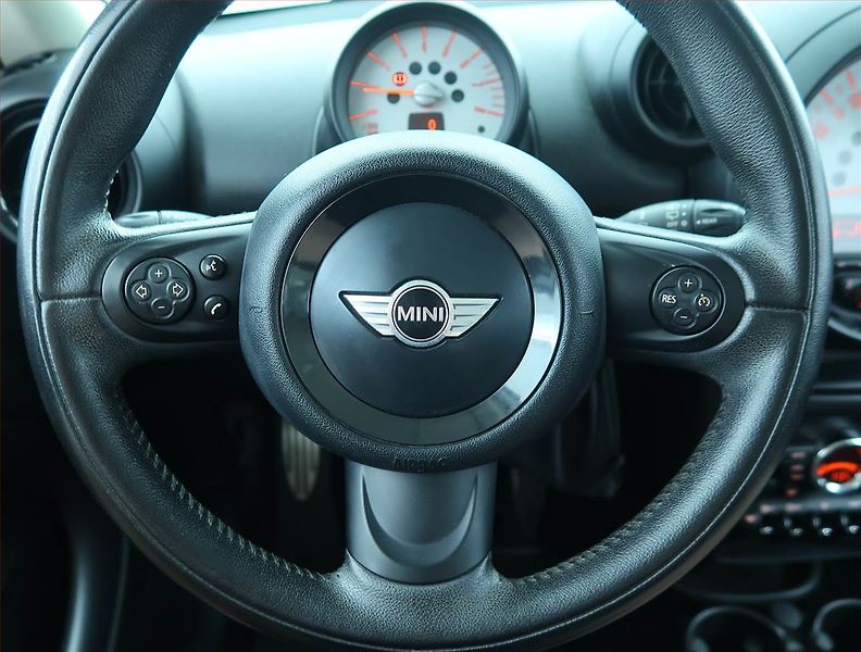 Mini Countryman (2014) Cooper S, Kůže, Bi-Xenony - fotka 15 z 15