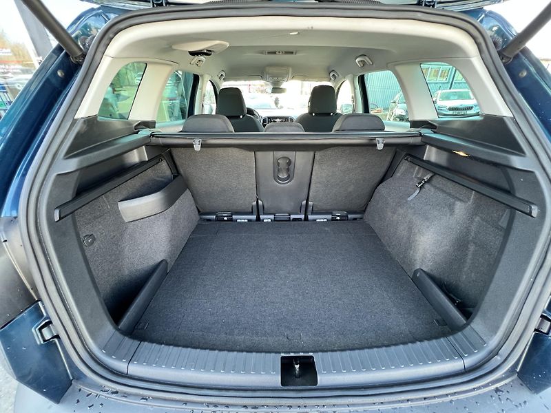 Škoda Karoq Style 1.5TSi NAVI KAMERA ALU - fotka 29 z 44